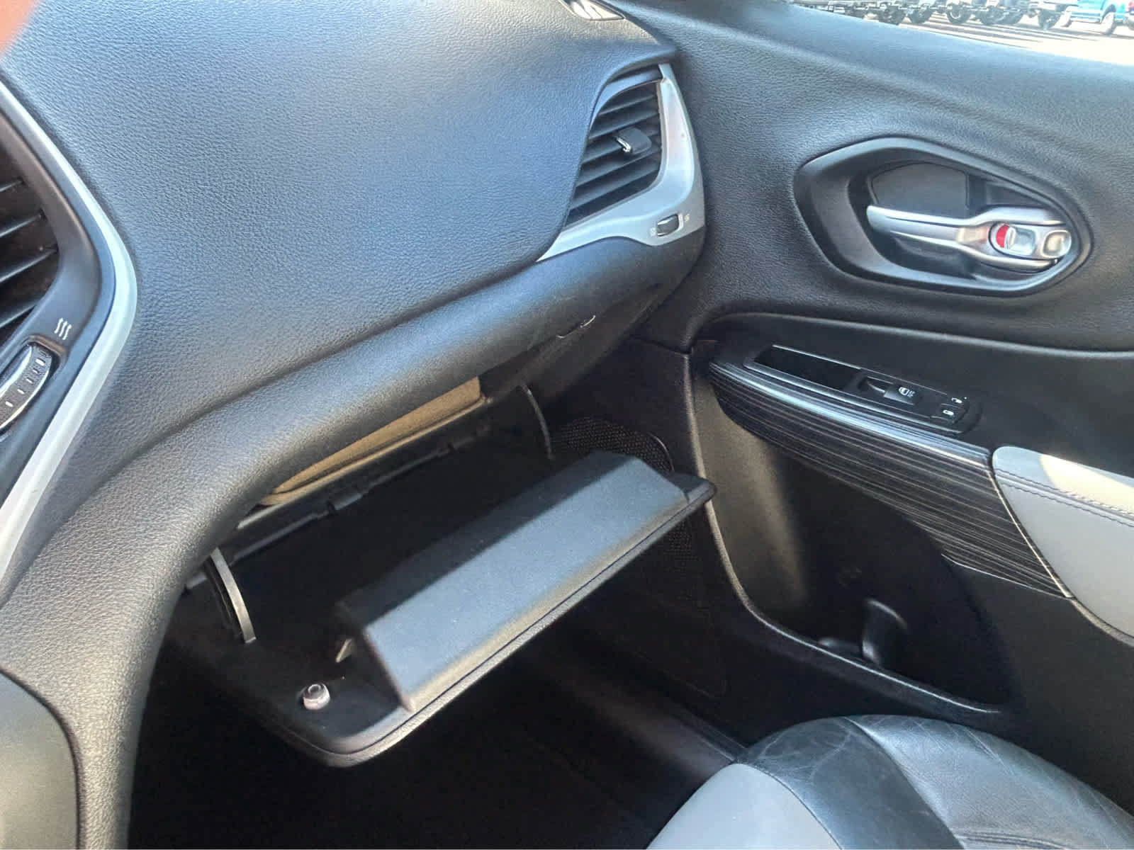 Used 2014 Jeep Cherokee Limited FWD image 38