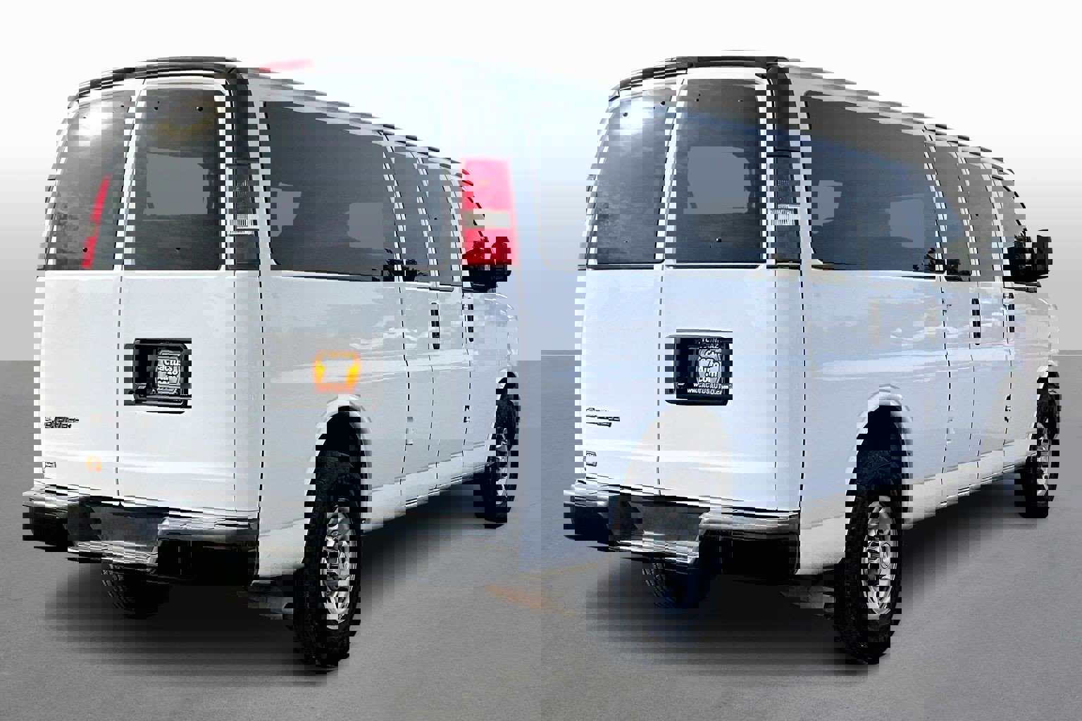 Used 2019 Chevrolet Express 3500 LS image 2