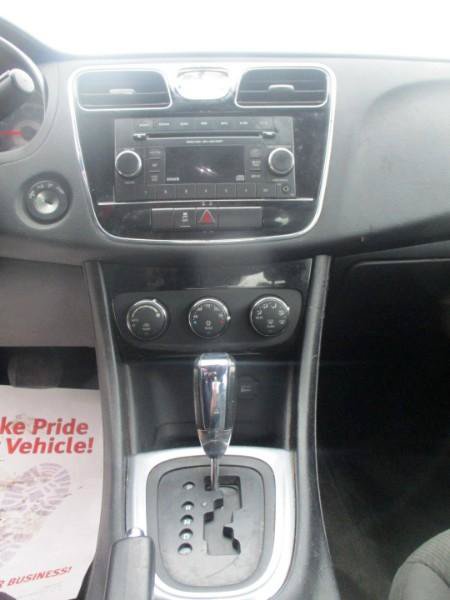Used 2012 Chrysler 200 Touring FWD image 11