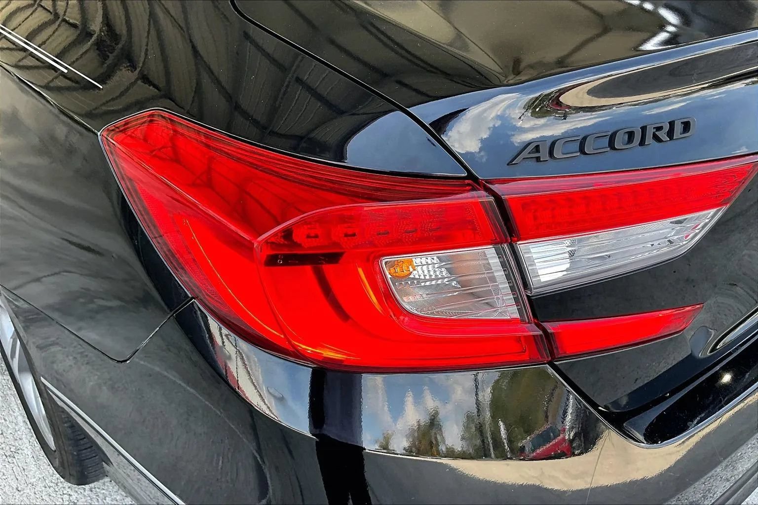 Used 2018 Honda Accord EX image 20