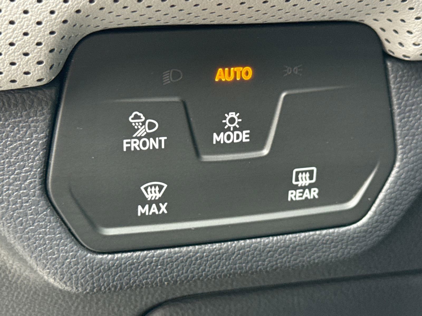 Used 2024 Volkswagen Atlas Peak Edition SE image 30