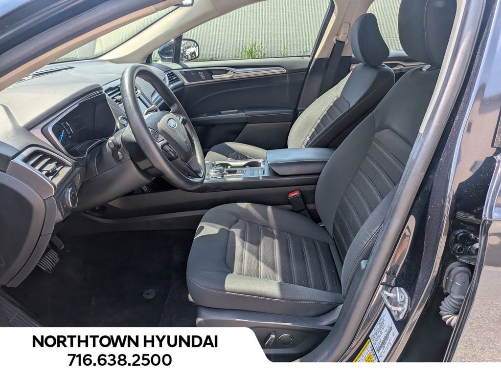 Used 2020 Ford Fusion SE FWD image 10