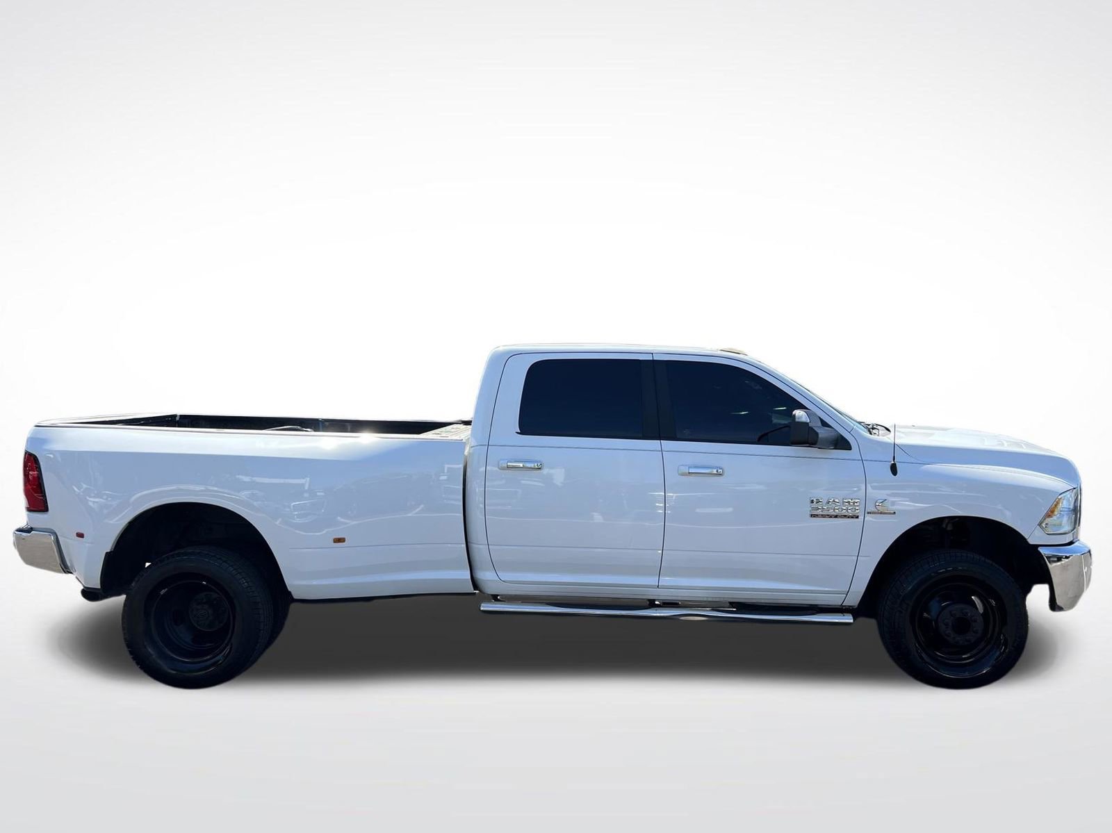 Used 2018 RAM 3500 SLT AWD/4WD image 9
