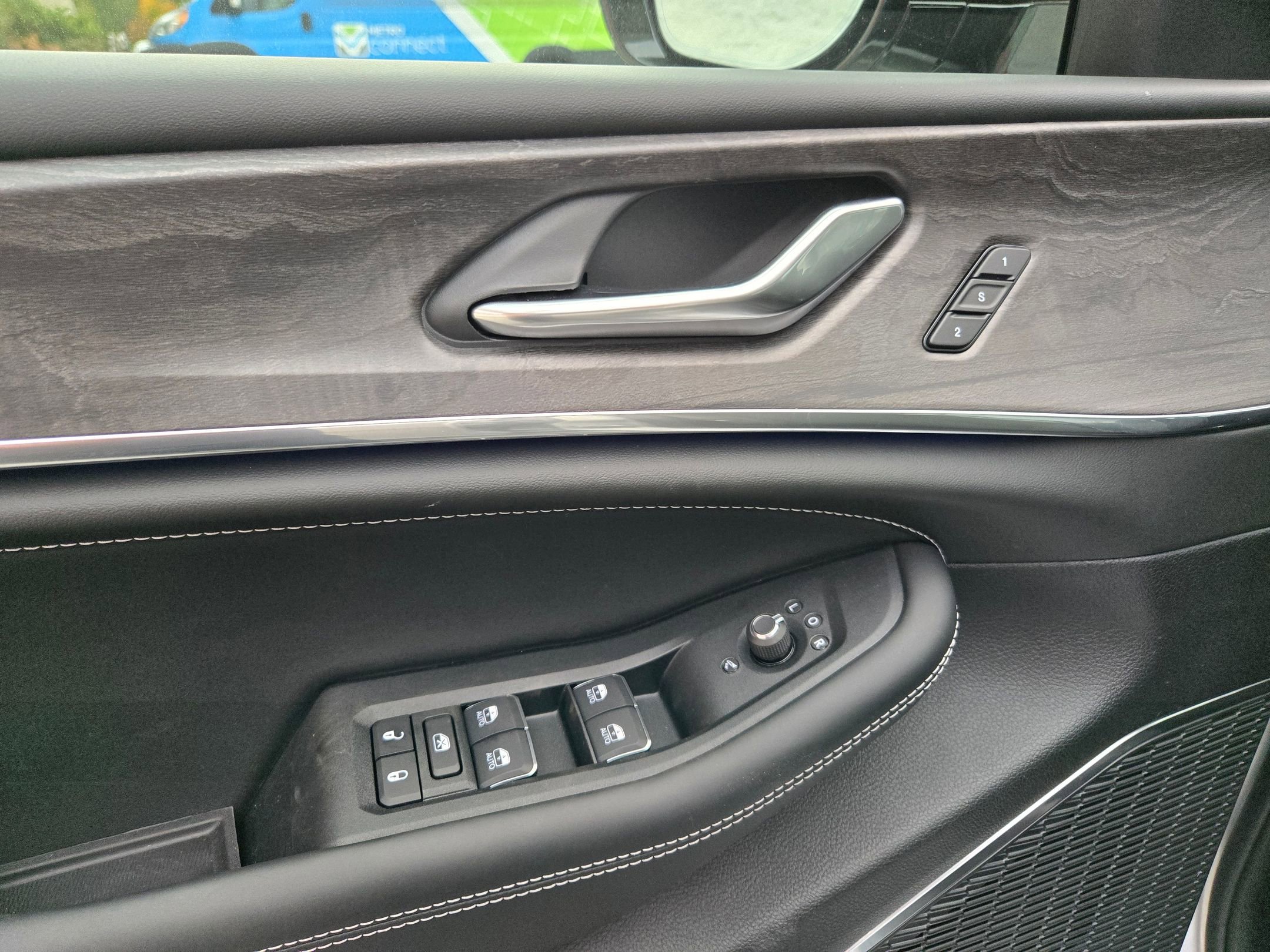 New 2025 Jeep Grand Cherokee L Overland image 19