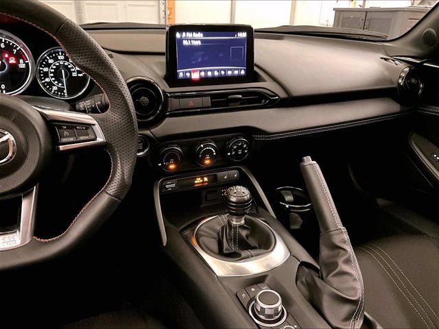 Used 2020 MAZDA MX-5 Miata RF Club RWD image 6
