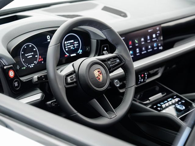 Certified 2025 Porsche Cayenne AWD/4WD image 9