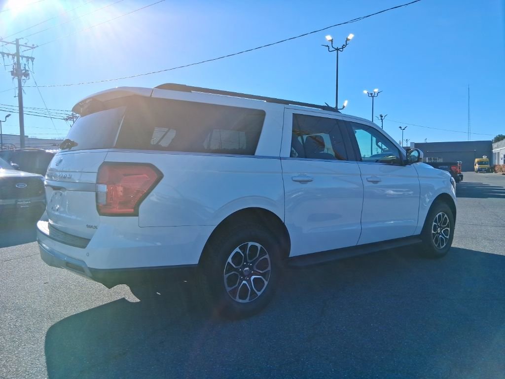 Used 2023 Ford Expedition Max XLT image 5