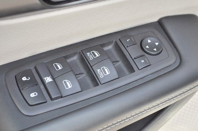 Used 2024 Chrysler Pacifica Touring-L image 16