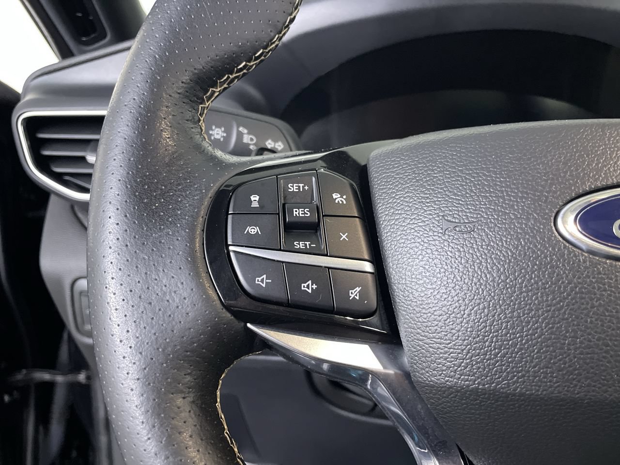 Used 2023 Ford Explorer ST w/ Equipment Group 401A AWD/4WD image 27