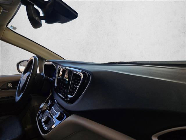 Used 2022 Chrysler Pacifica Touring-L image 23