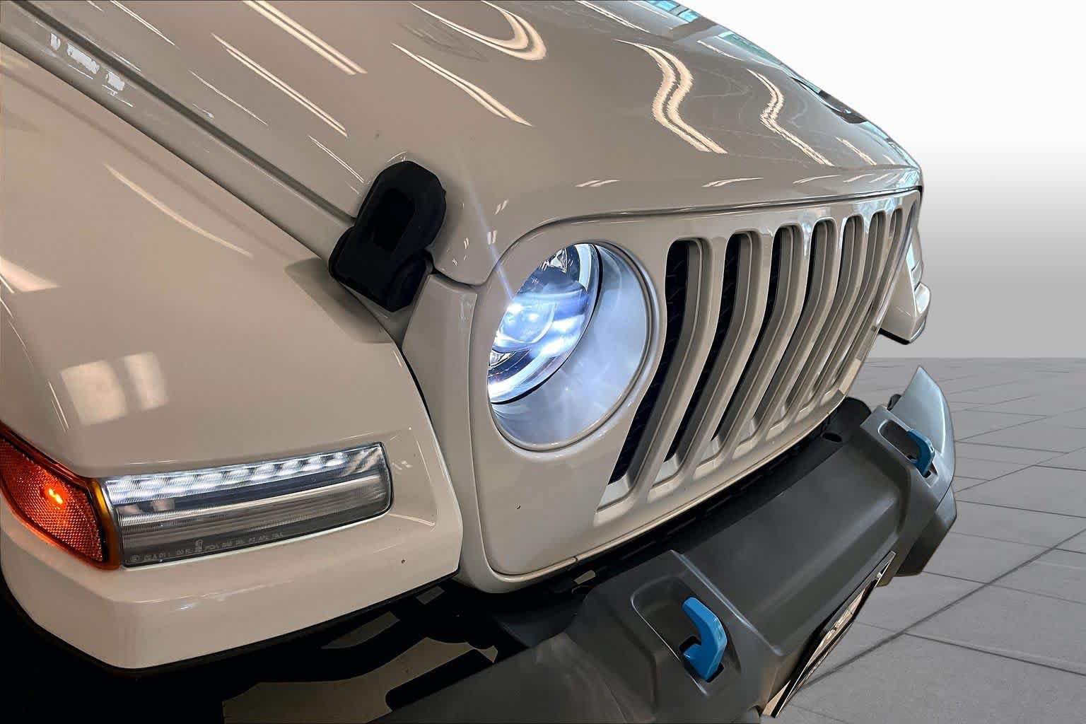Used 2023 Jeep Wrangler Unlimited Sahara AWD/4WD image 26