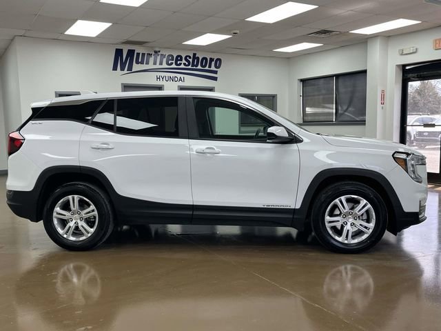 Used 2024 GMC Terrain SLE FWD image 4
