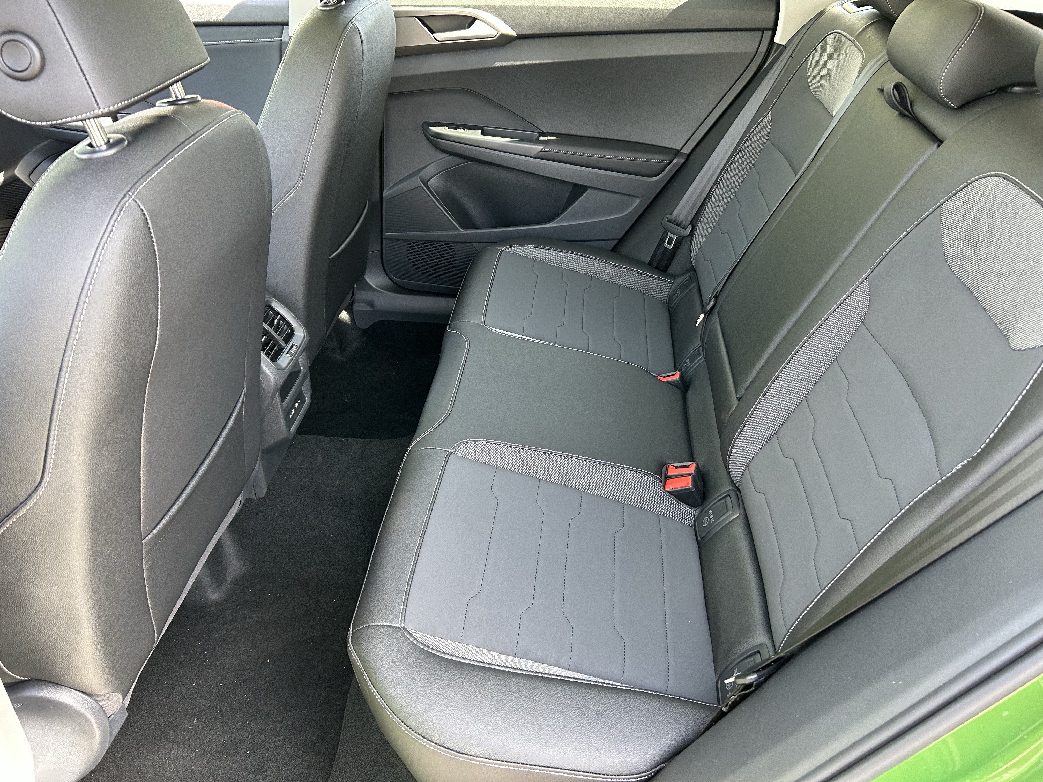 New 2026 Volkswagen Taos SE FWD image 14
