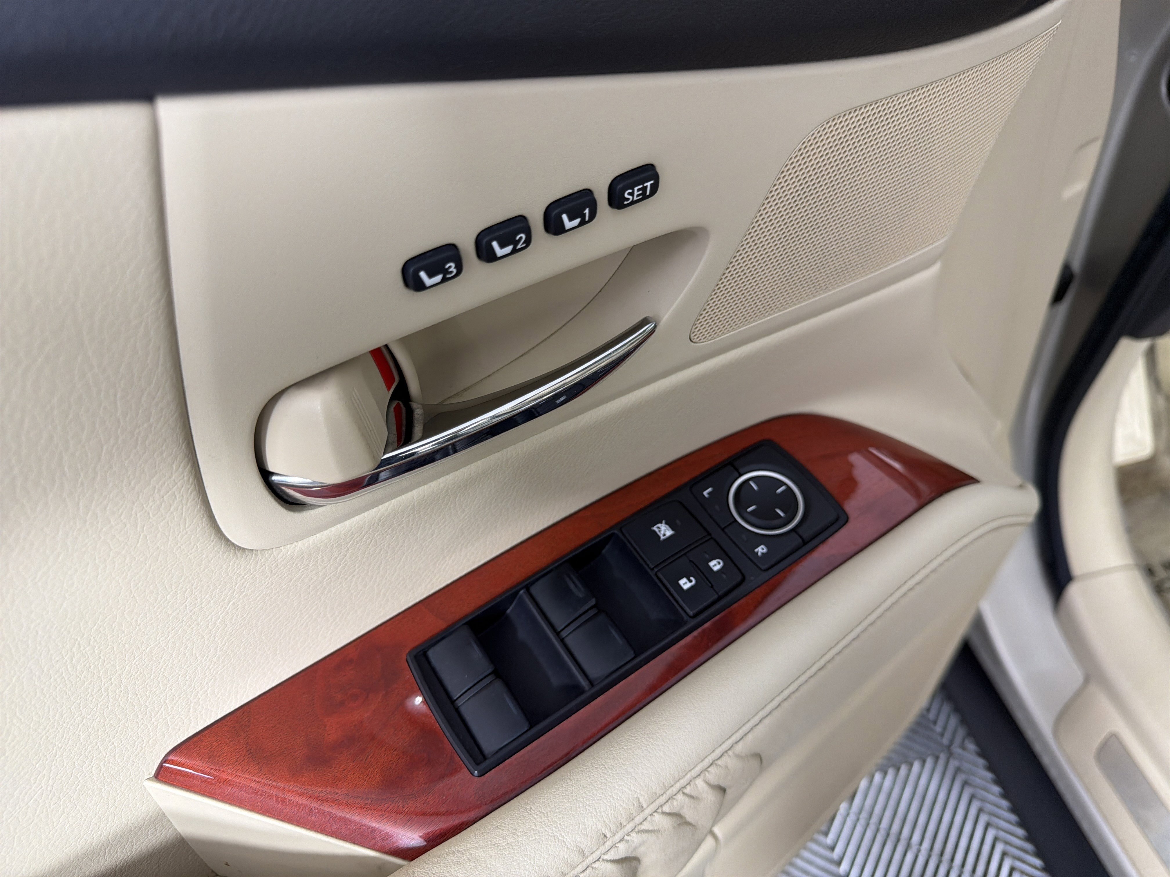 Used 2011 Lexus RX 450h AWD w/ Premium Pkg image 10