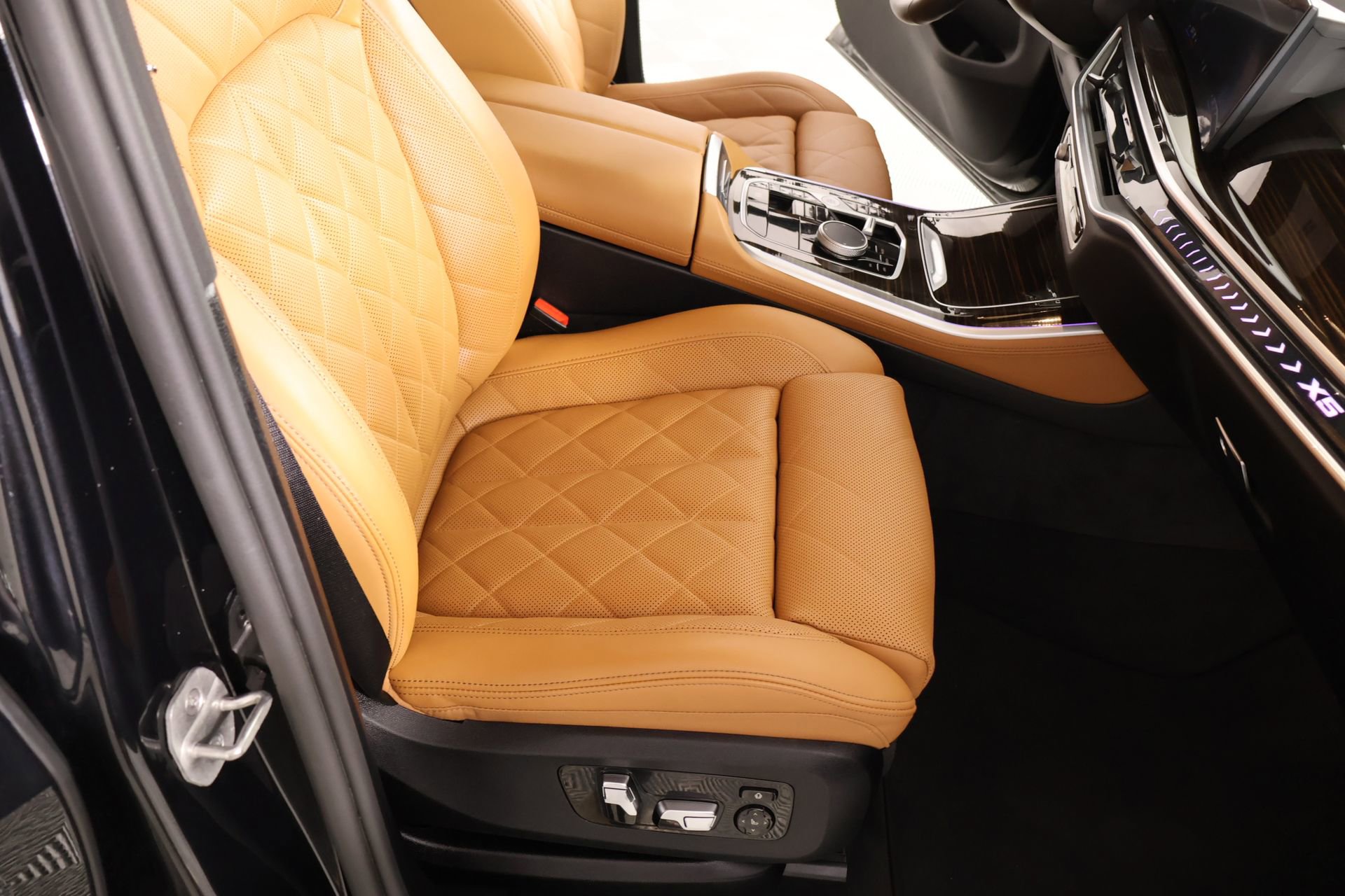 Used 2026 BMW X5 xDrive40i w/ M Sport Package AWD/4WD image 14