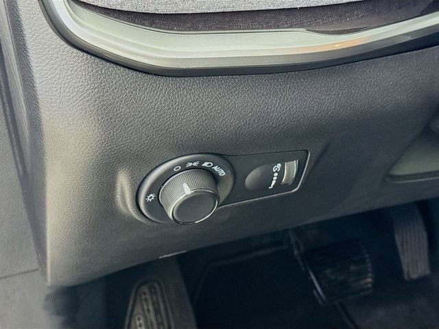 Used 2023 Jeep Compass Sport image 13