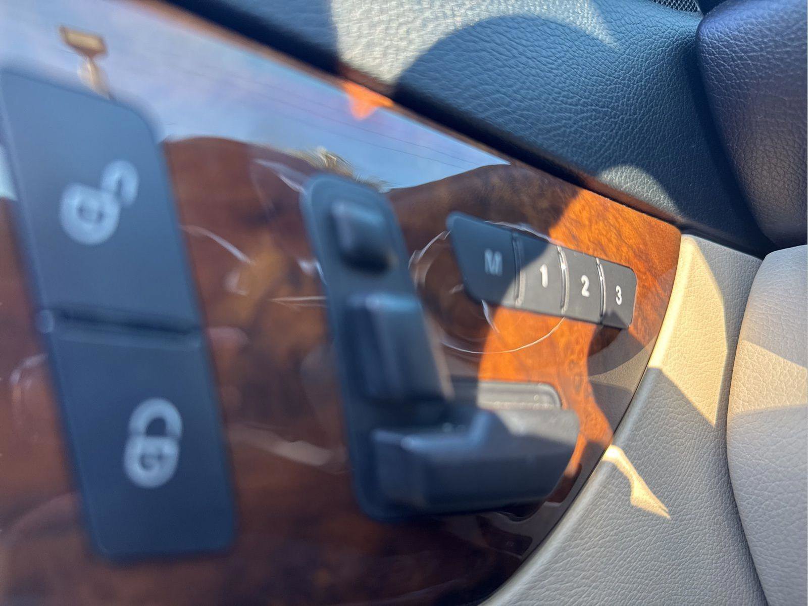 Used 2015 Mercedes-Benz SLK 250 w/ Premium Package image 33