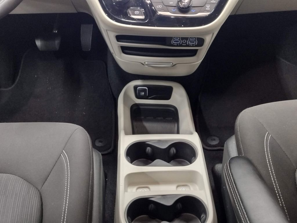 Used 2023 Chrysler Voyager LX image 37
