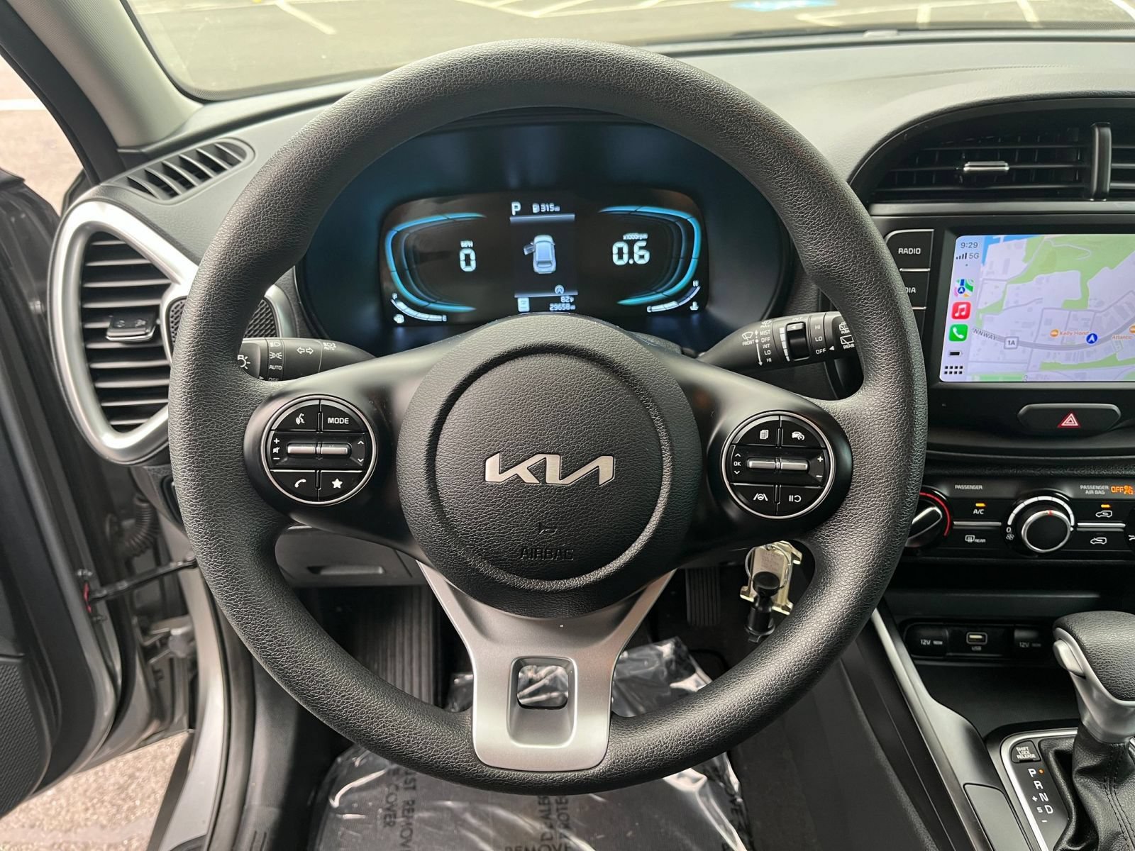 Used 2025 Kia Soul LX w/ LX Technology Package FWD image 26