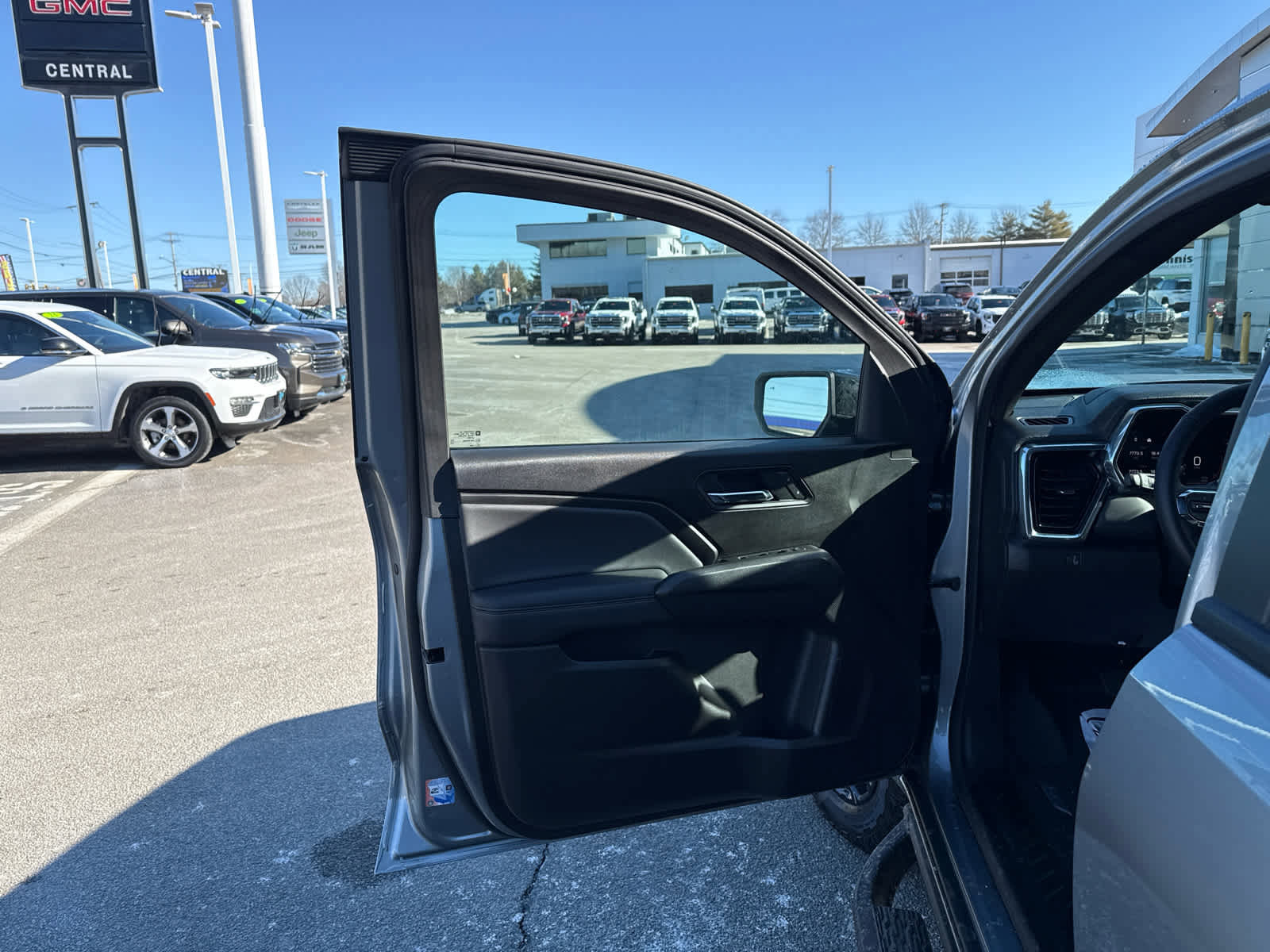 Used 2024 GMC Canyon Elevation w/ Elevation Premium Package image 15