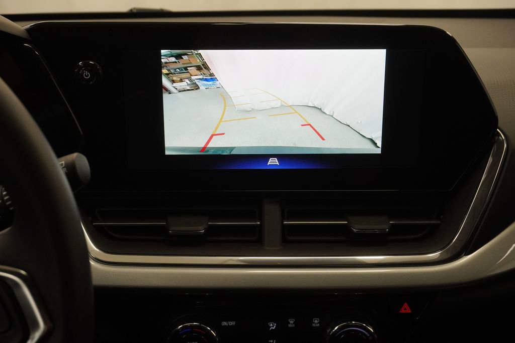 Used 2025 Chevrolet Trax LT w/ LT Convenience Package FWD image 32