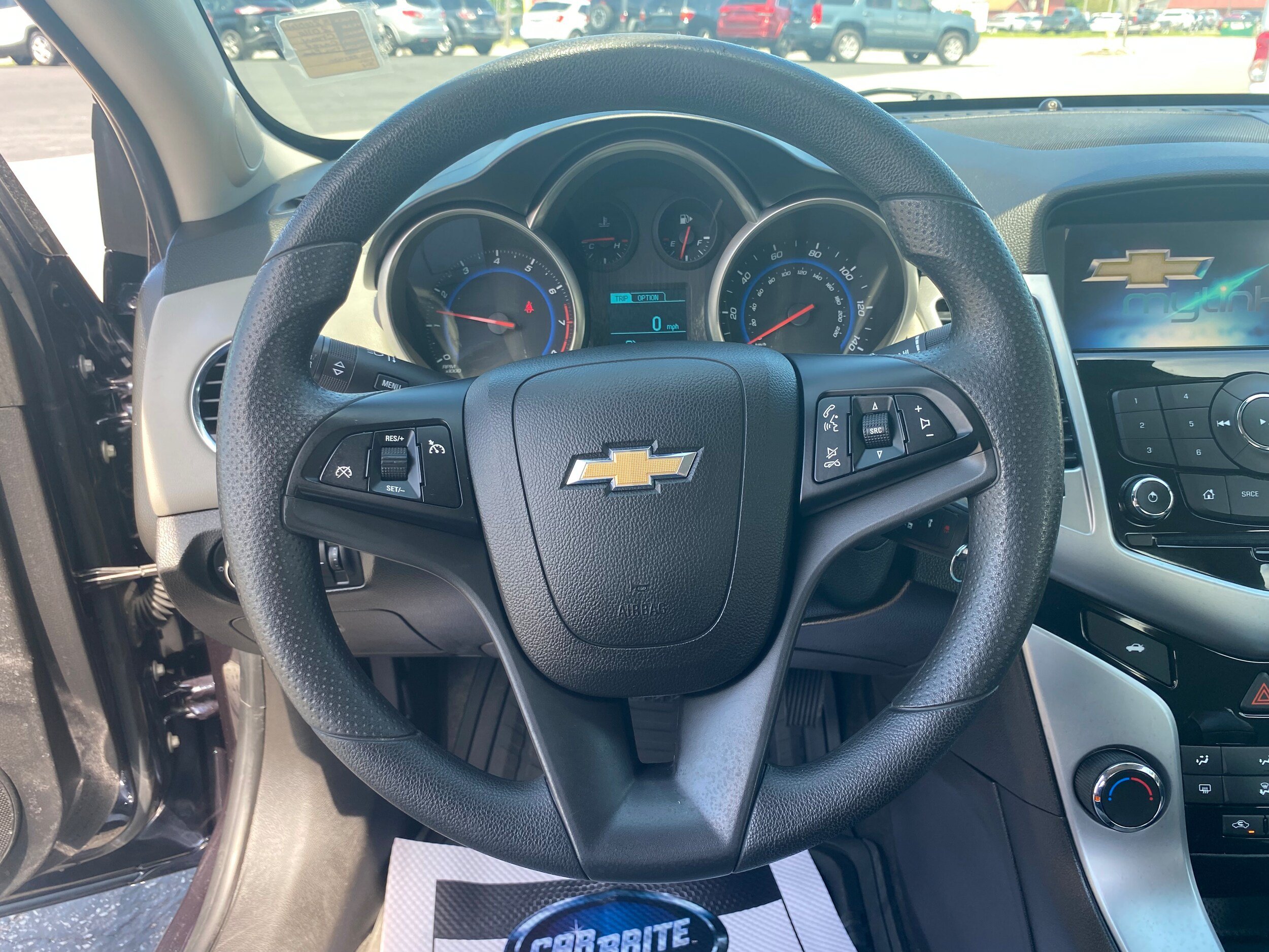 Used 2016 Chevrolet Cruze LT w/ Technology Package FWD image 11