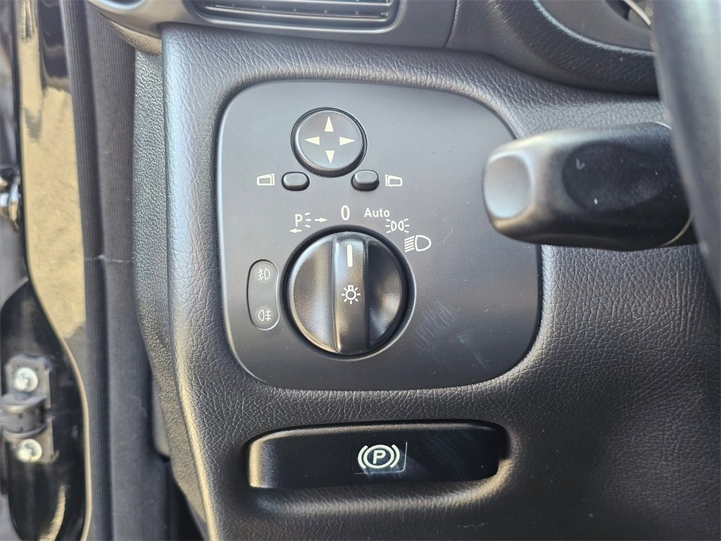 Used 2006 Mercedes-Benz C 230 Sedan image 37