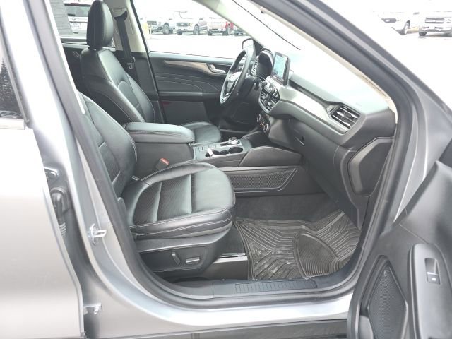 Certified 2022 Ford Escape Titanium image 5