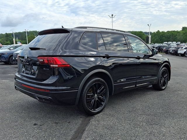 Certified 2022 Volkswagen Tiguan SE R-Line AWD/4WD image 8