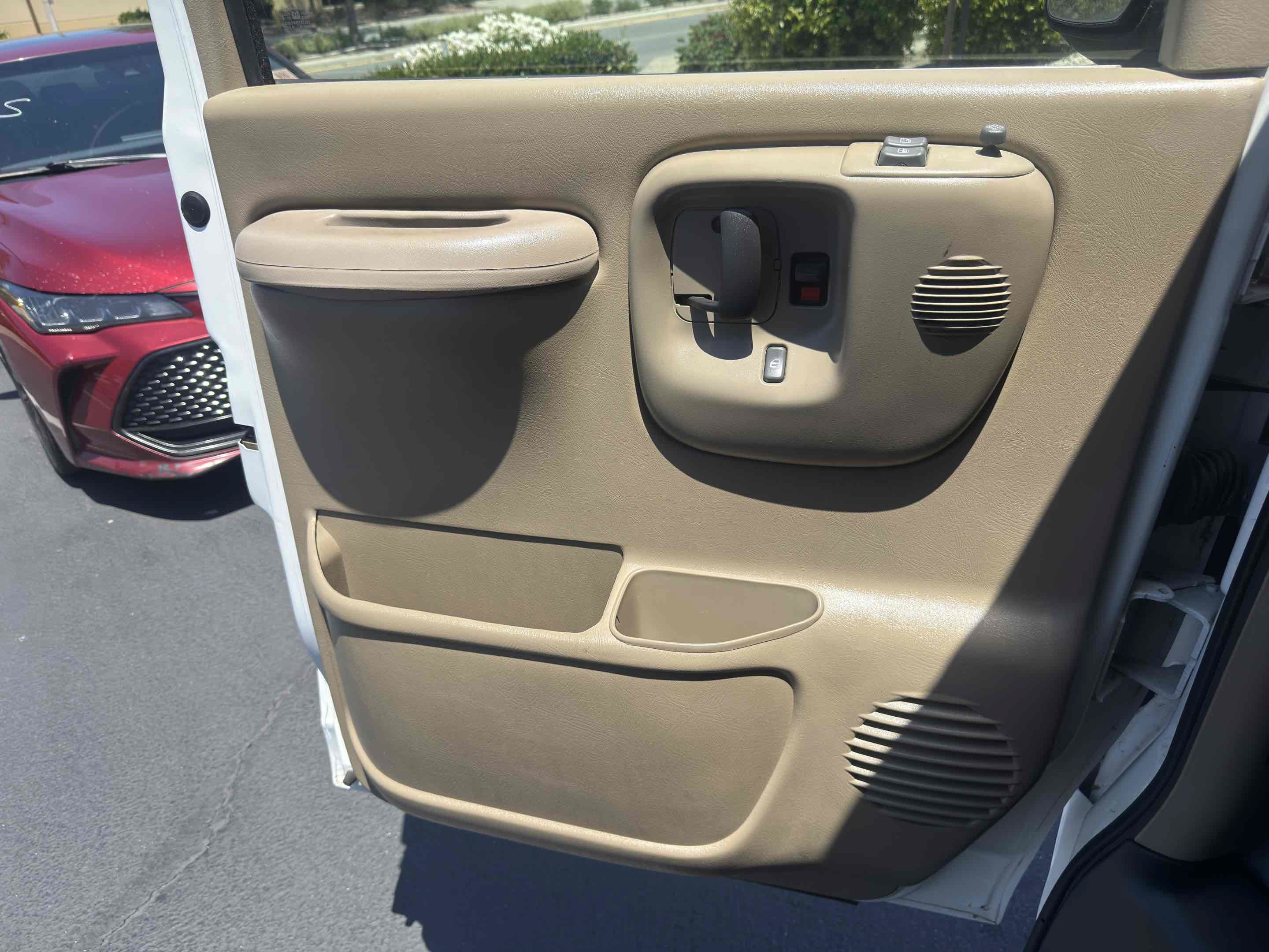 Used 2001 Chevrolet Express 3500 w/ Convenience Pkg 1 RWD image 44