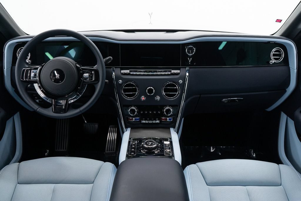 Certified 2025 Rolls-Royce Cullinan AWD/4WD image 34