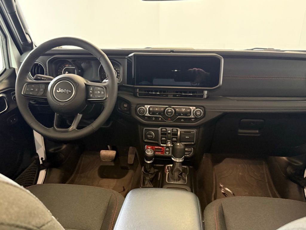 Certified 2025 Jeep Wrangler Unlimited Rubicon w/ Technology Group image 16
