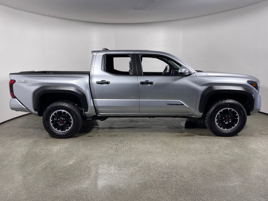 Certified 2025 Toyota Tacoma TRD Off-Road image 2
