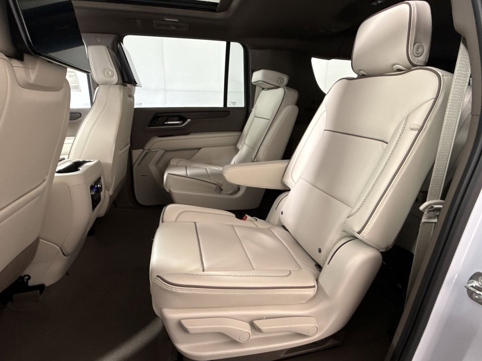 New 2026 GMC Yukon XL Denali w/ Denali Reserve Package image 25