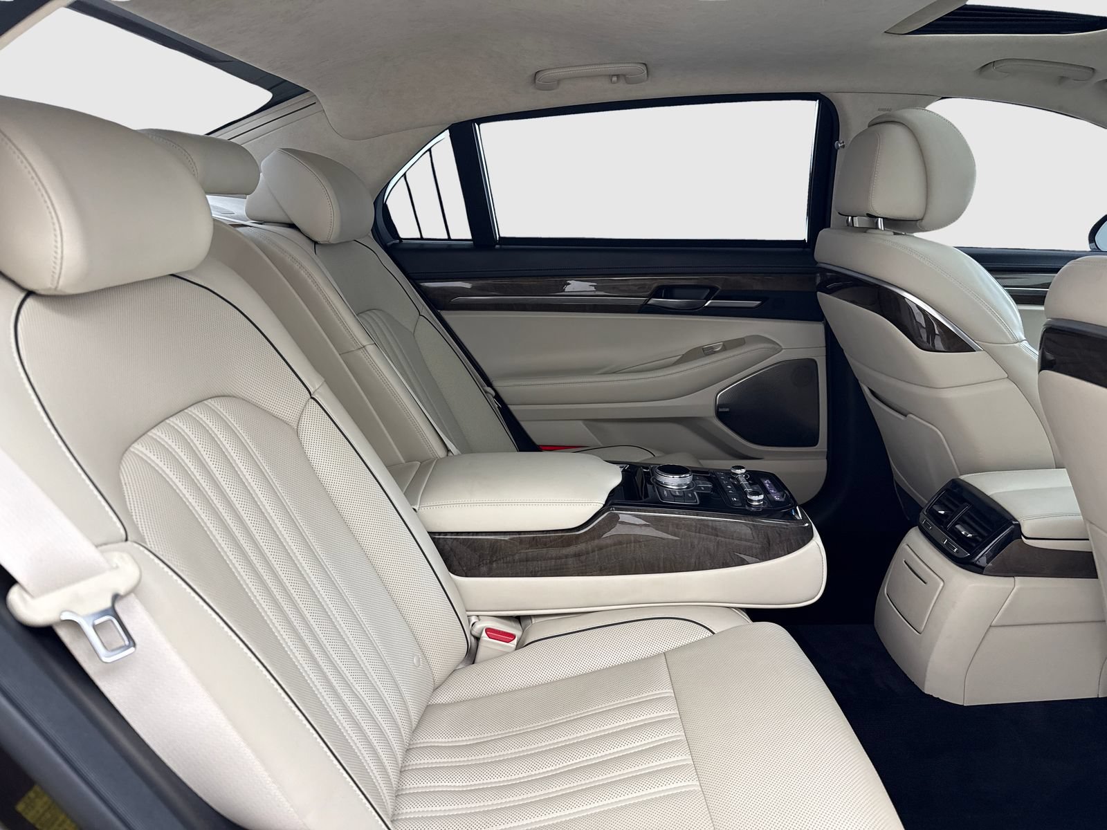 Used 2019 Genesis G90 3.3T Premium RWD image 46
