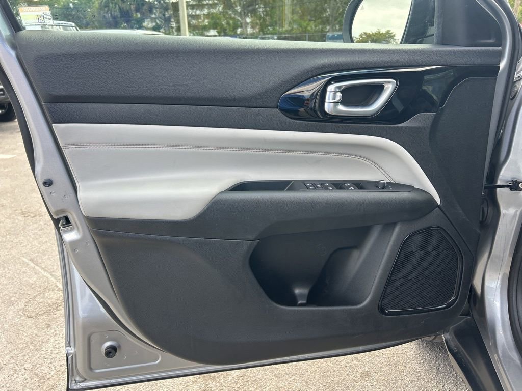 Used 2023 Jeep Compass Limited image 33