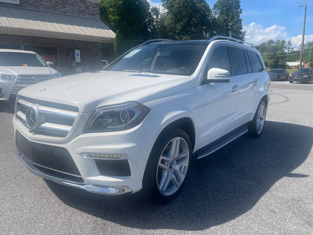 Used 2016 Mercedes-Benz GL 550 4MATIC image 5