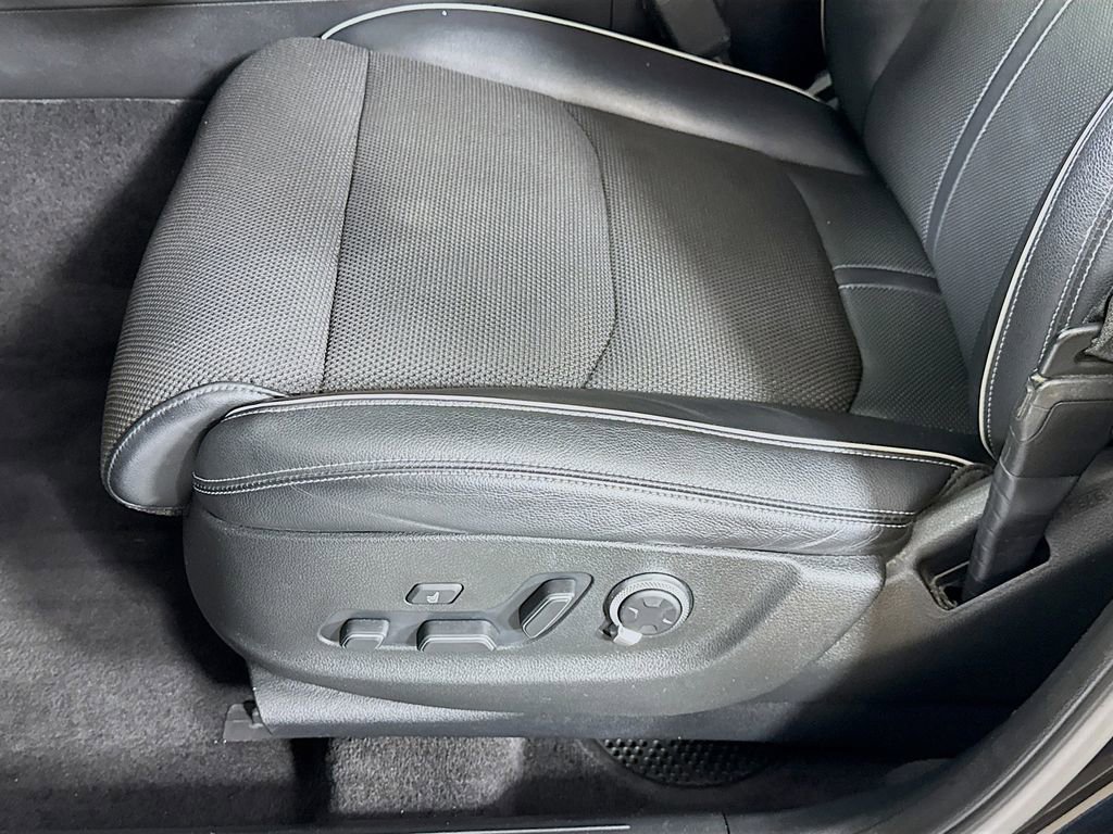 Used 2022 Genesis GV70 2.5T w/ Sport Prestige Package AWD/4WD image 23
