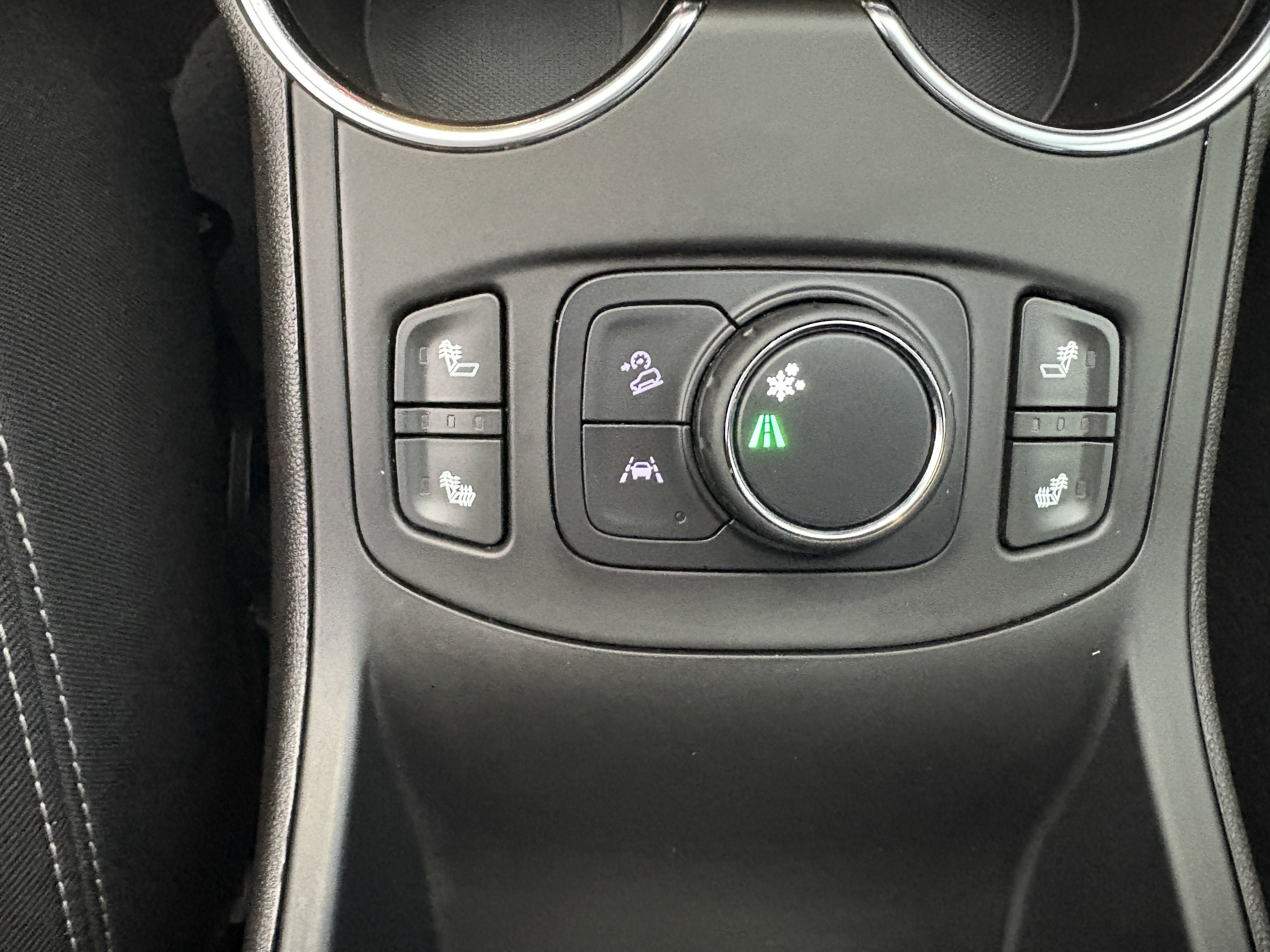 Used 2024 GMC Terrain SLE w/ Driver Convenience Package image 18