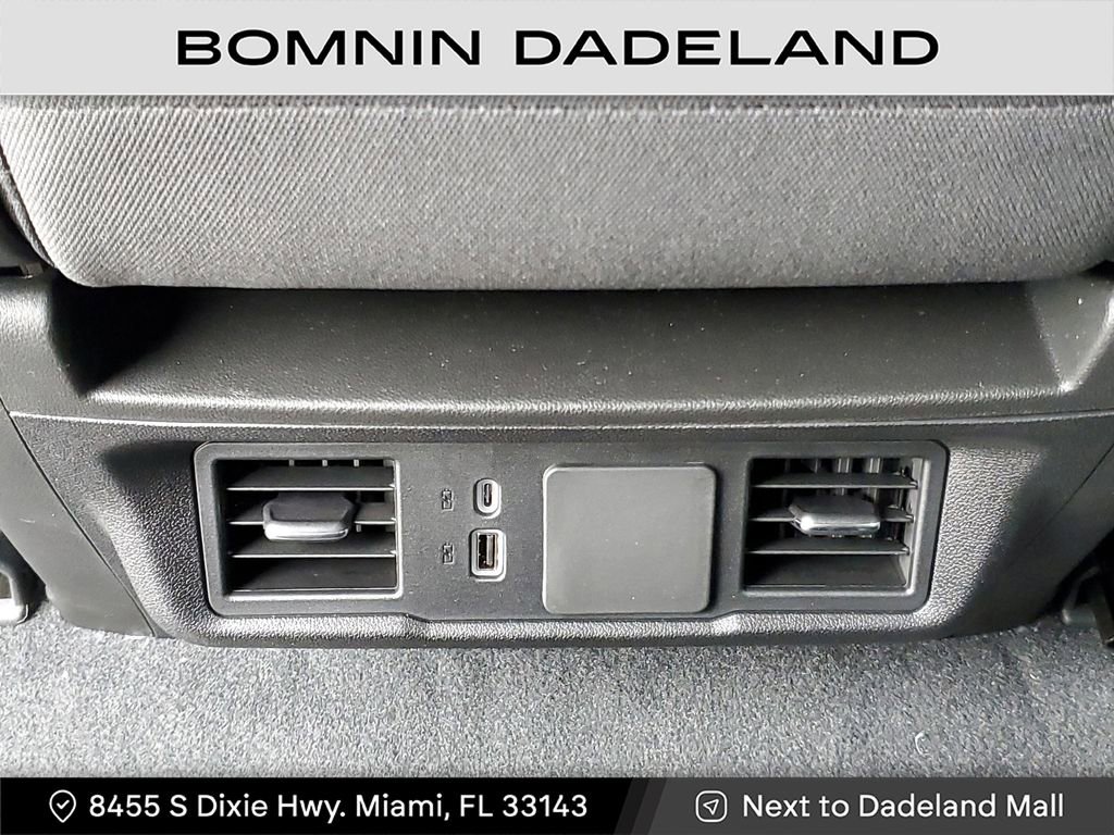 Used 2025 Chevrolet Silverado 2500 Custom w/ Custom Value Package image 12