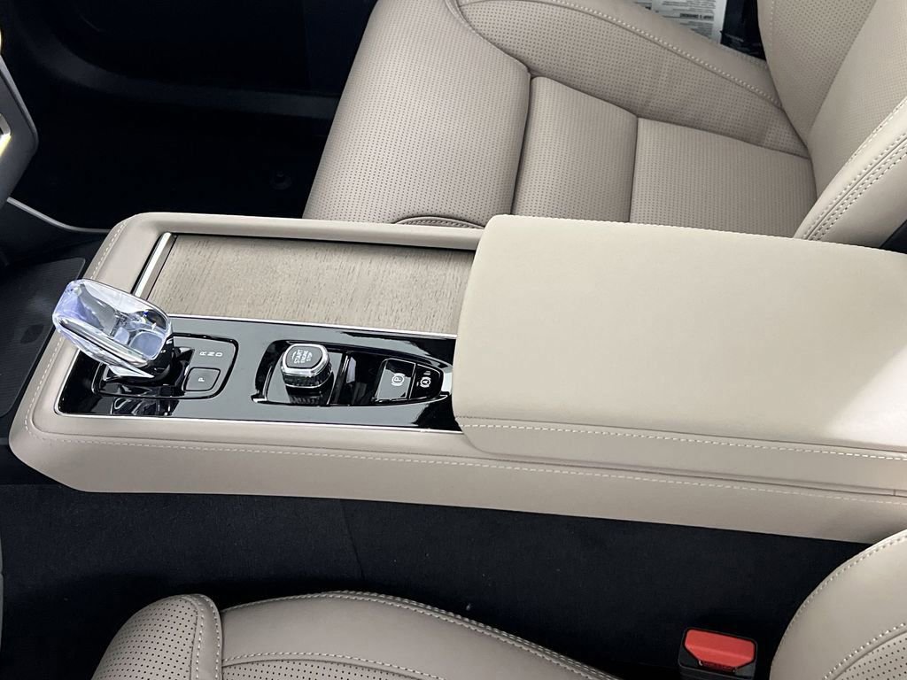 New 2026 Volvo XC90 B6 Ultra w/ Protection Package image 21