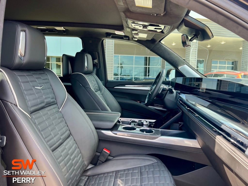 Used 2025 Cadillac Escalade V AWD/4WD image 4