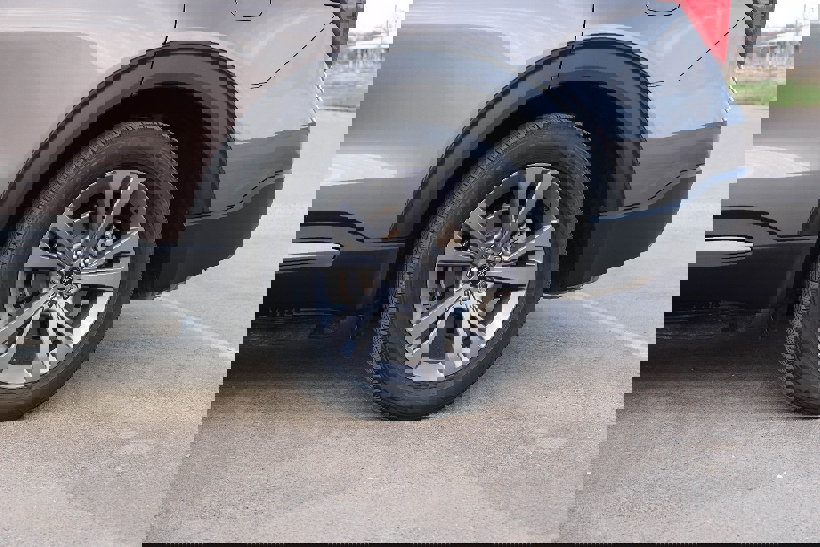 Used 2021 Ford Explorer XLT w/ Equipment Group 202A image 8