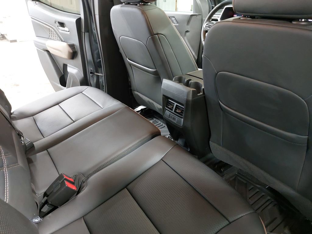 Used 2024 GMC Canyon Denali image 11