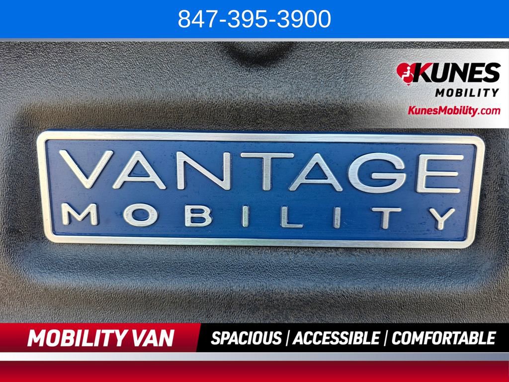 Used 2026 Toyota Sienna LE FWD image 30