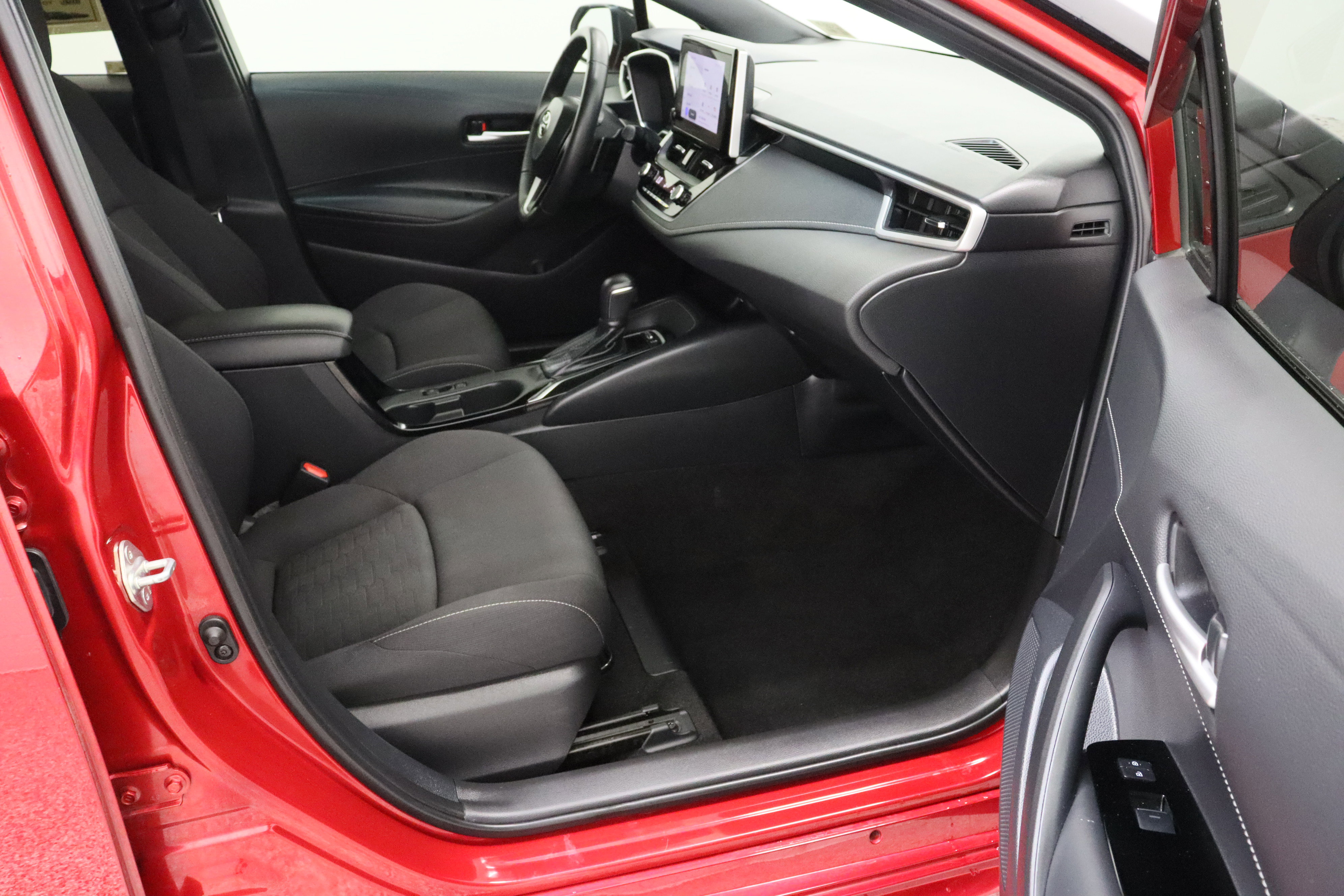 Used 2025 Toyota Corolla SE image 34