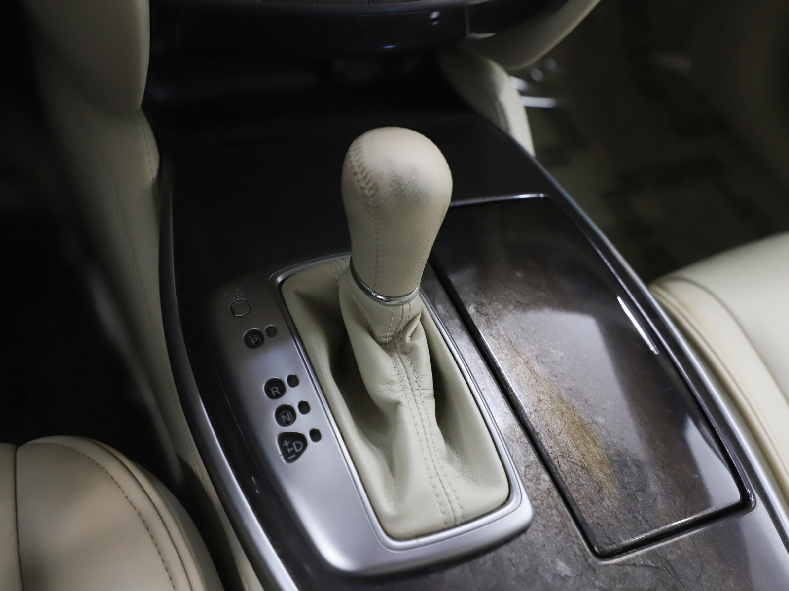 Used 2014 INFINITI QX60 AWD w/ Premium Plus Package image 26