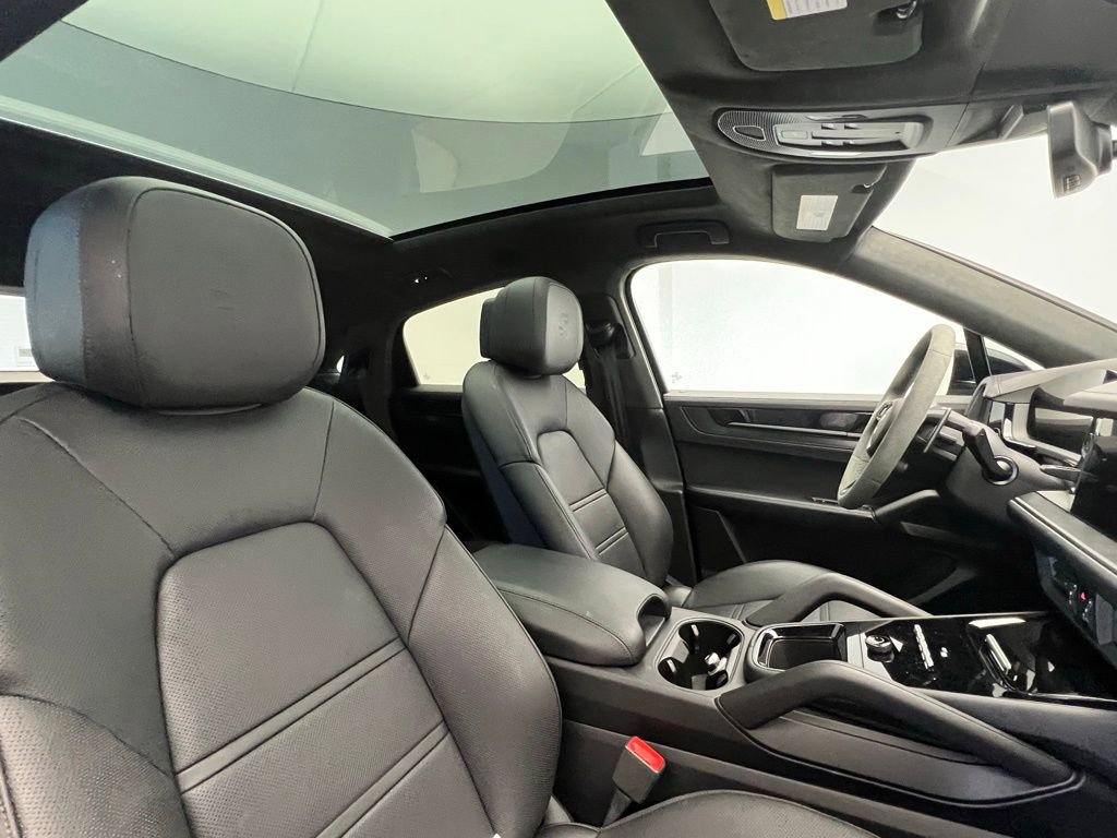 Certified 2025 Porsche Cayenne GTS AWD/4WD image 18