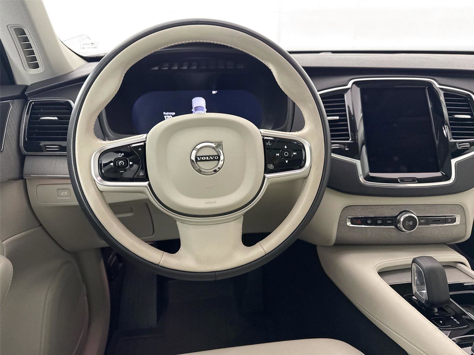 Used 2025 Volvo XC90 B6 Plus w/ Protection Package AWD/4WD image 32