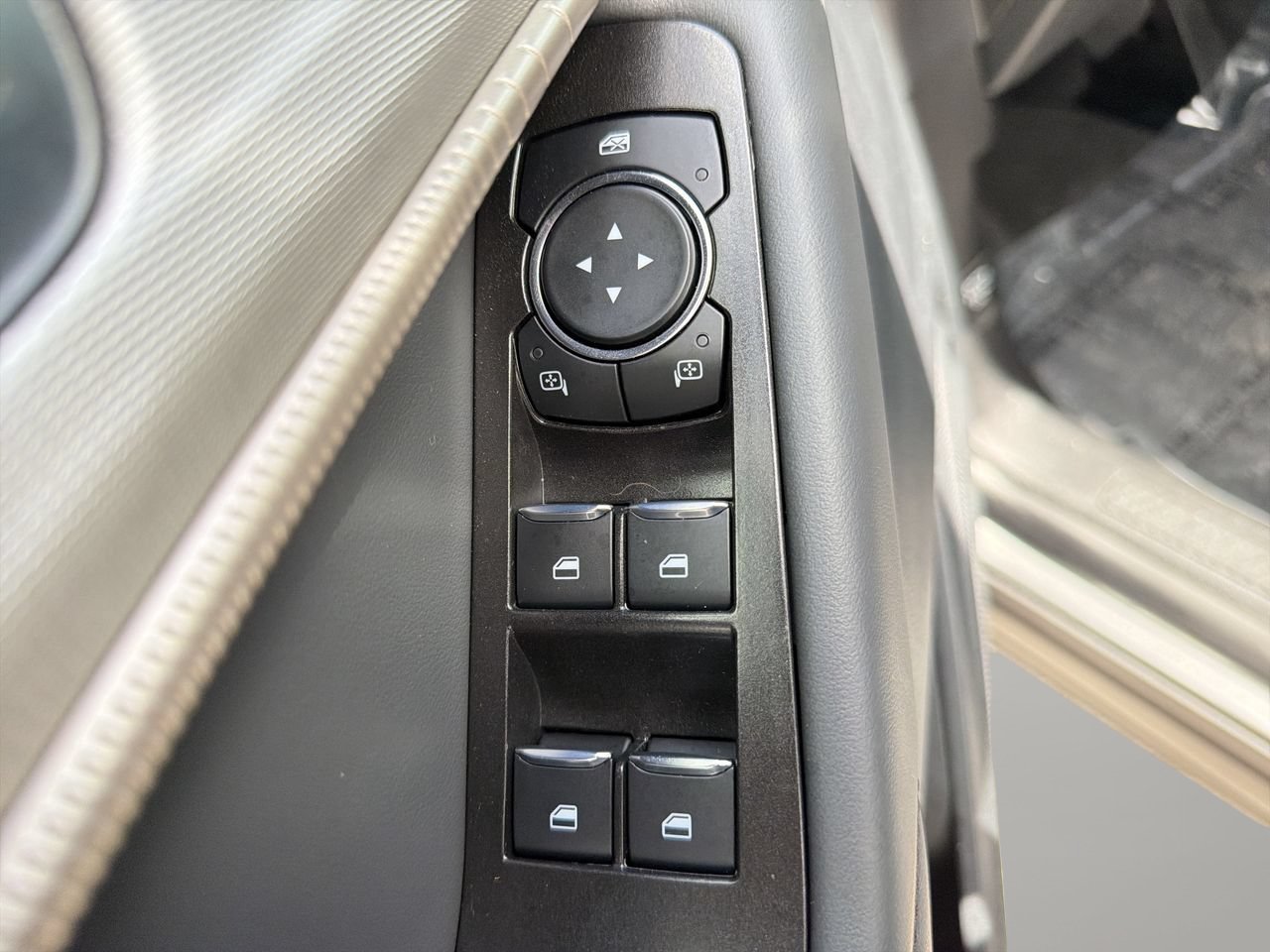 Used 2026 Ford Explorer Active RWD image 21